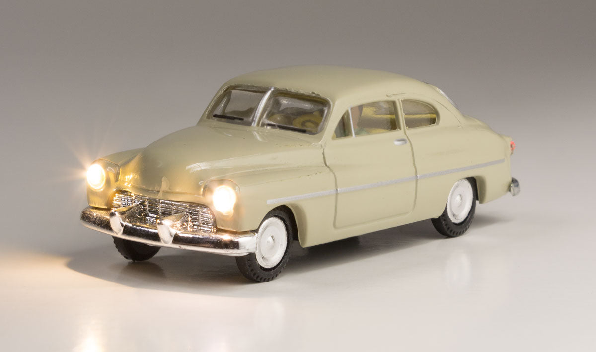 Woodland Scenics 5592 HO Scale City Classic - Just Plug(R) Lighted Vehicle -- Ivory