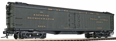 Atlas O 3002008 O Scale Atlas O Master(R) 53'6" Wood Express Reefer, 2-Rail -- SooLine (Pullman Green, black, gold)