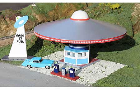 Bachmann 35213 HO Scale Area 51 Fuel Gas Station -- Assembled