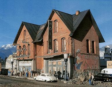Downtown Deco 1025 HO Scale Addams Ave. Part Four -- Kit - 14 x 6"  35 x 15.2cm