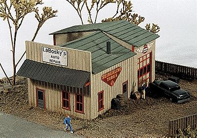 JL Innovative Design 140 N Scale LaBosky's Auto Repair -- Kit