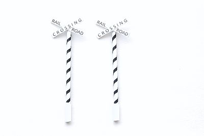 JL Innovative Design 857 HO Scale Crossbucks -- Painted (Striped Mast) pkg(2)