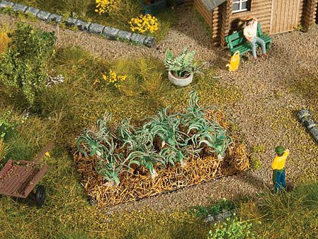 Noch 13222 HO Scale Garden Plot - Assembled - Deco Minis -- Leeks