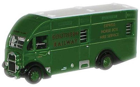 Oxford Diecast NAH004 N Scale Albion Horsebox - Assembled -- Southern Railway (UK, green, white)