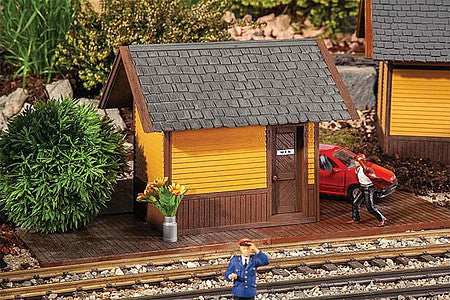 Pola 330885 G Scale Silverton Outhouse -- Kit - 9-11/16 x 7-5/16 x 8-5/16" 24.5 x 18.5 x 21cm