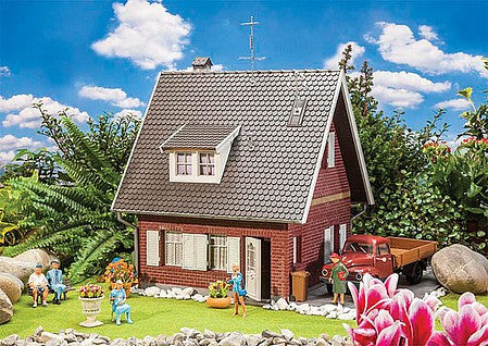 Pola 331049 G Scale Brick House -- Kit - 33.5 x 29.5 x 43.5cm