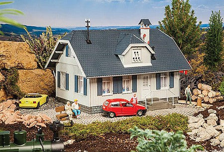 Pola 331087 G Scale Farmhouse -- Weathered Kit - 19 x 12-13/16 x 12-13/16" 48.2 x 32.5 x 32.5cm
