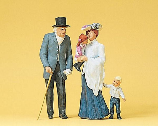 Preiser 45066 G Scale Old Man, Young Woman & Two Children