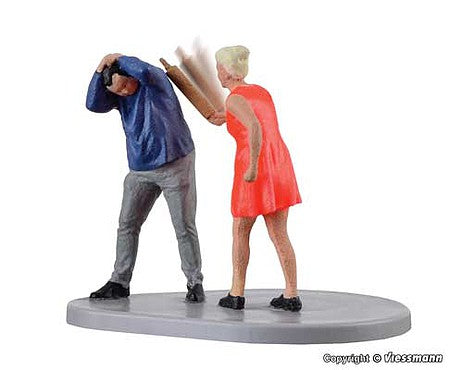 Viessmann 1512 HO Scale Animated Couple, Woman Wielding Rolling Pin